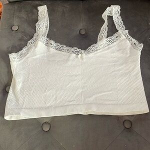 urban outfitters lace crop top